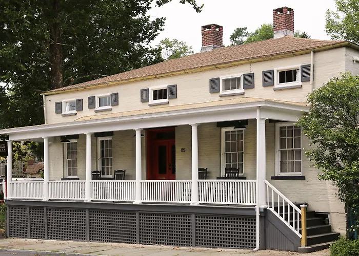 Kingston Carriage House